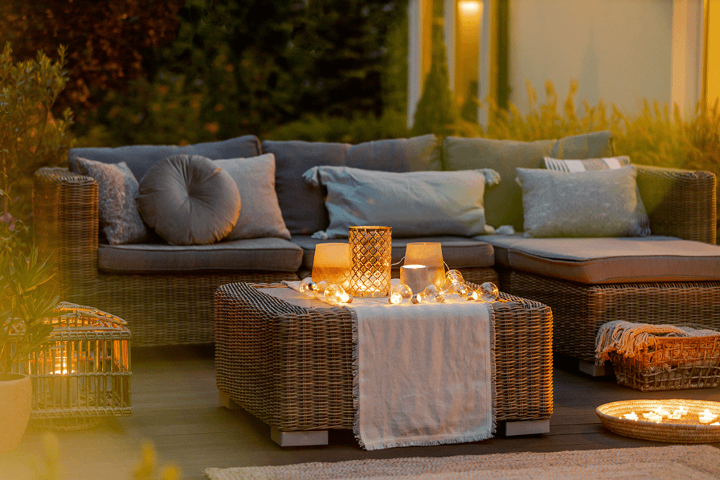 Backyard entertaining lighting